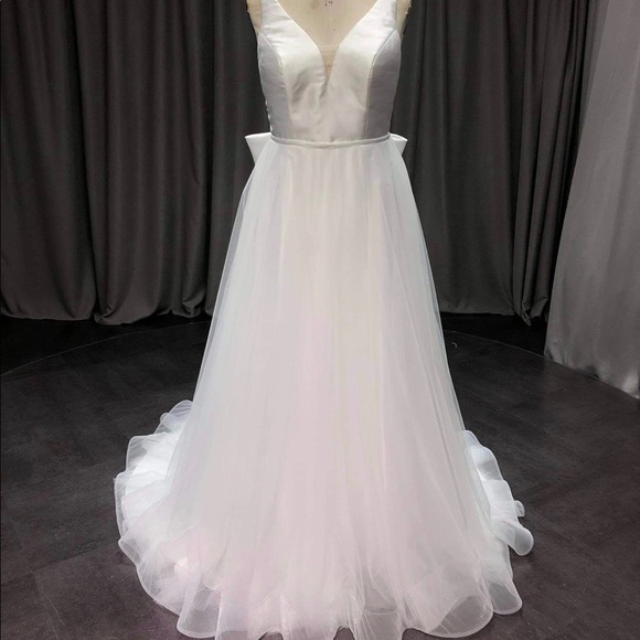 Custom made hand painted wedding dress - Picture 4 of 9